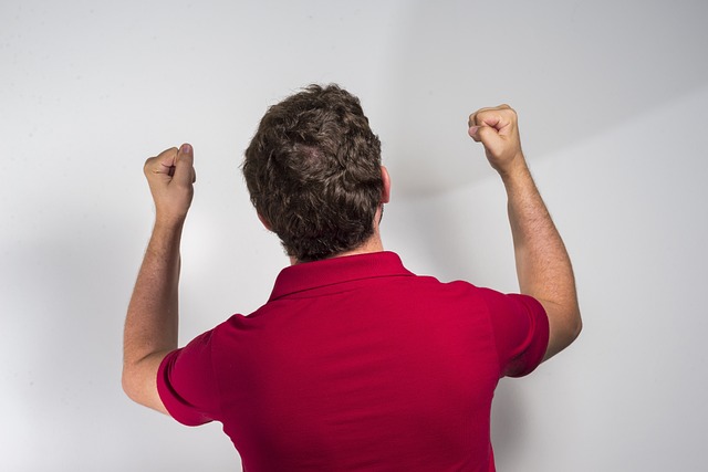 成强烈碰撞 成强烈碰撞